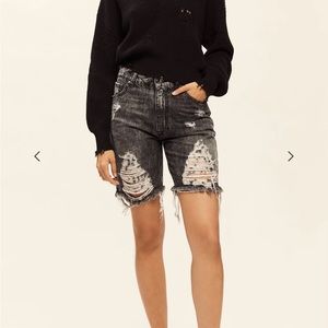 Ser.o.ya NWT distressed mid rise shorts size 27